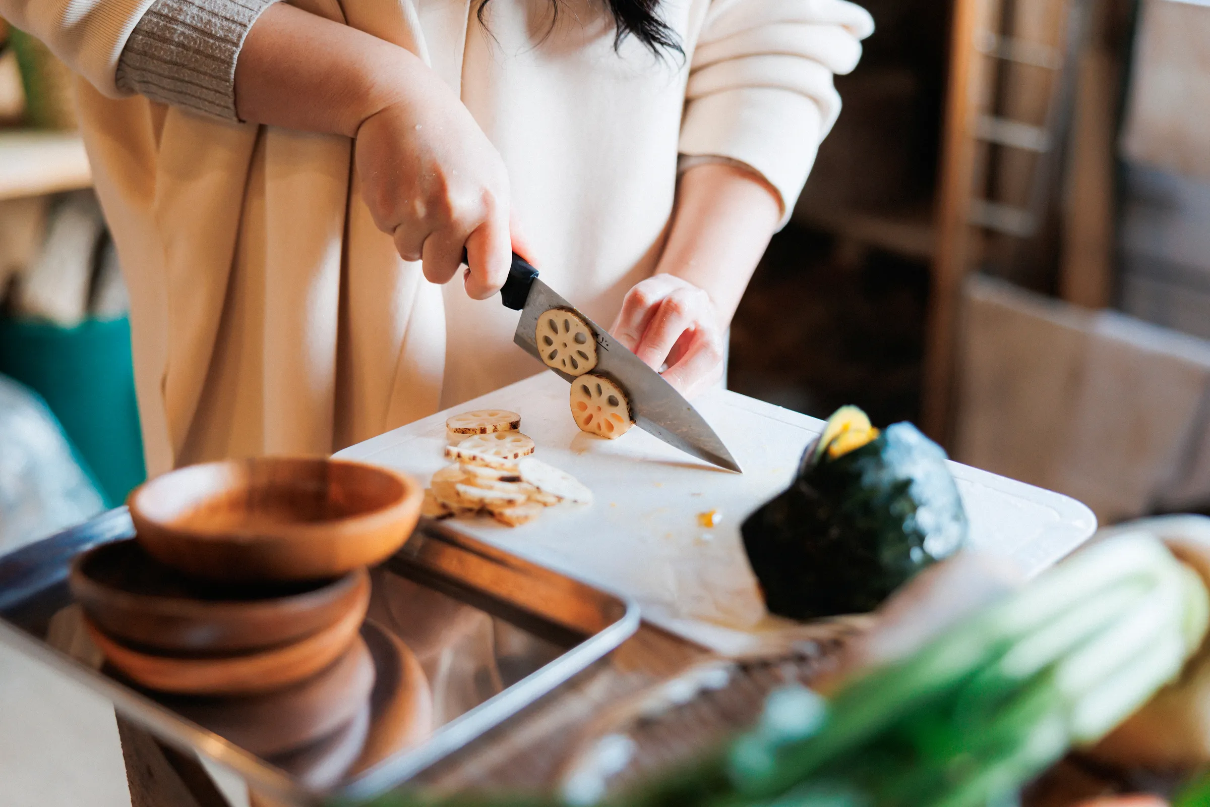 包丁で切る様子